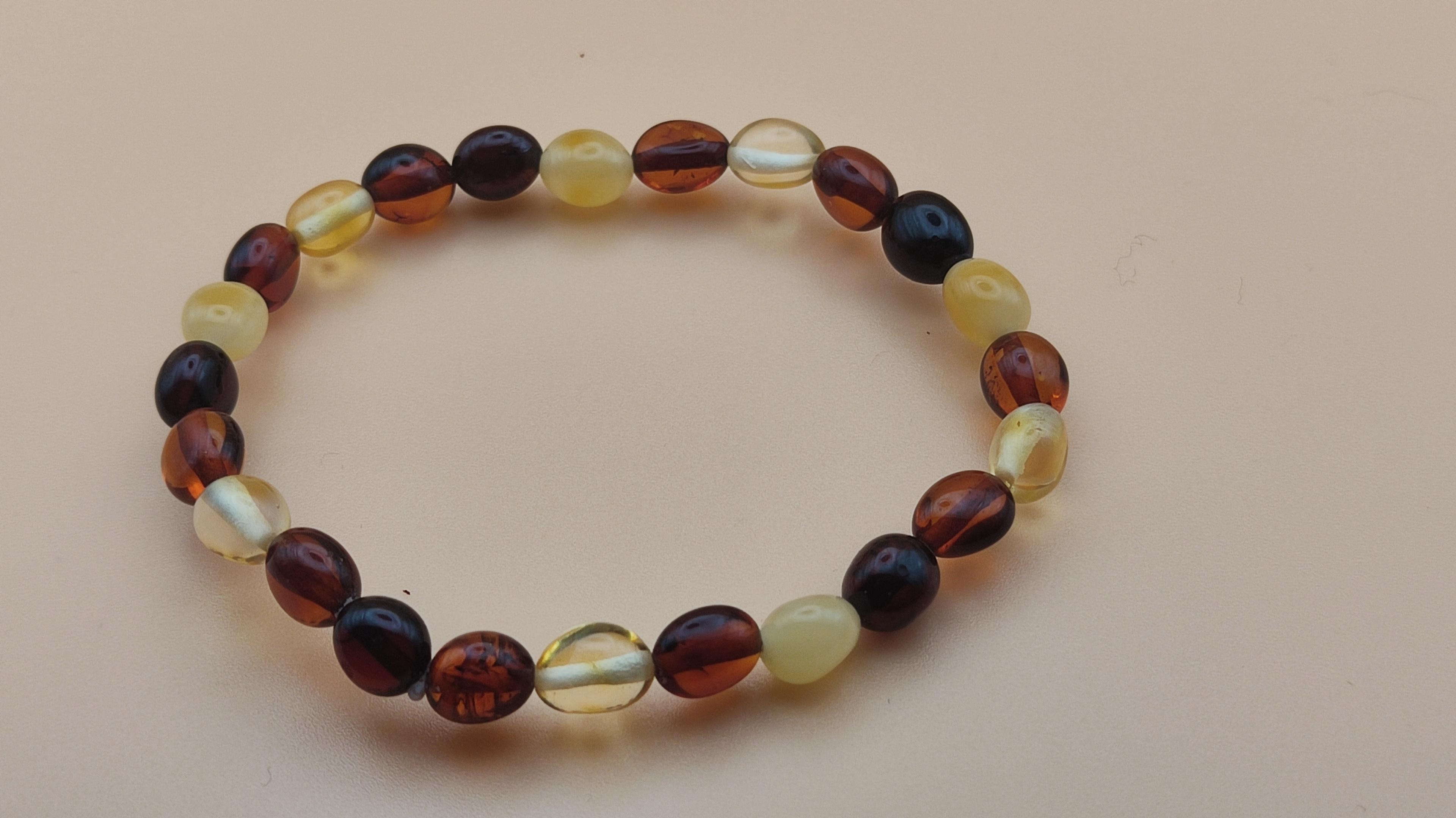 Bransoletka z czarnymi bursztynowymi kamieniami