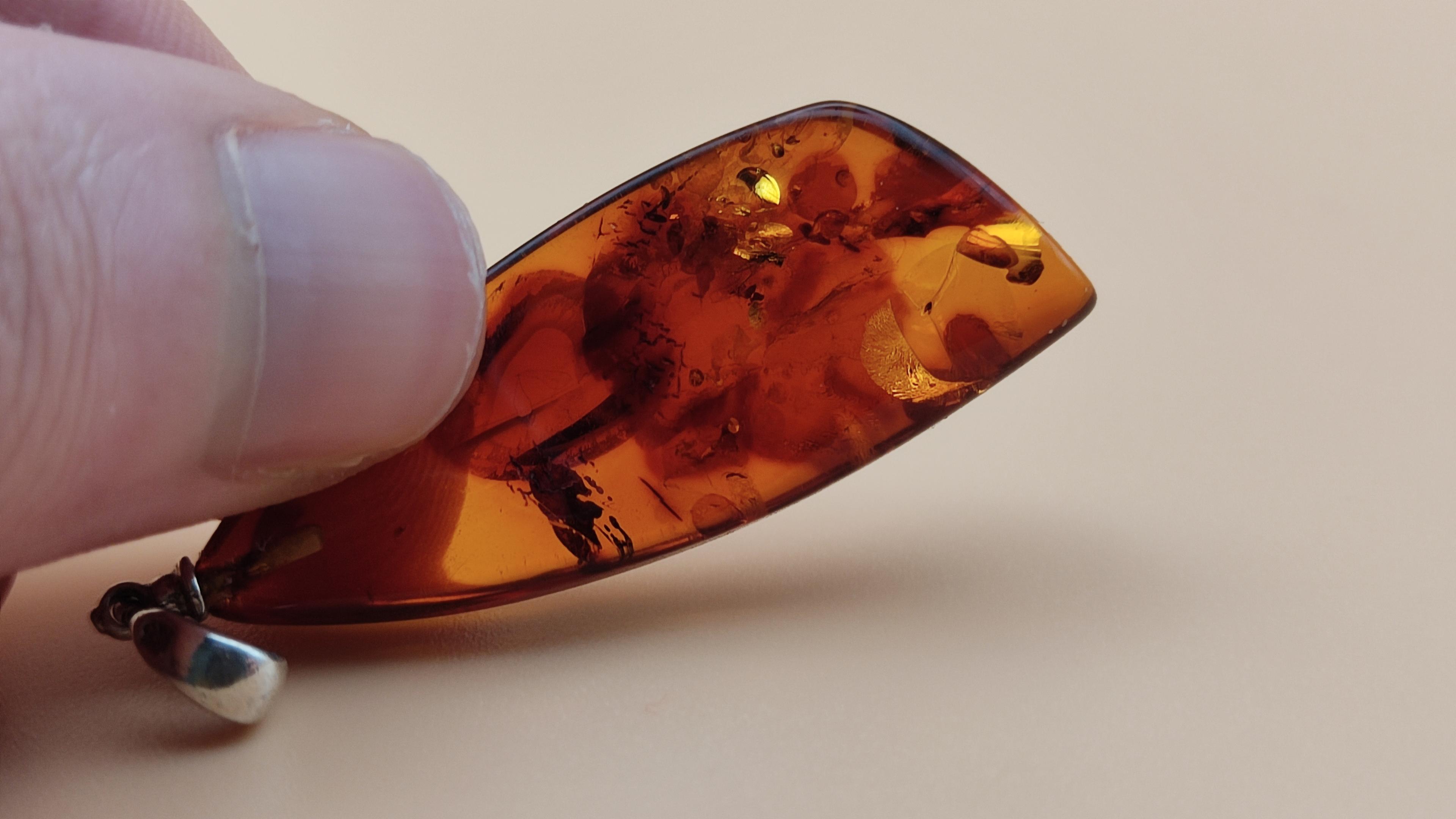 Wisiorek z prawdziwego bursztynu bałtyckiego – srebro próby 925 (3,22 g) view 2