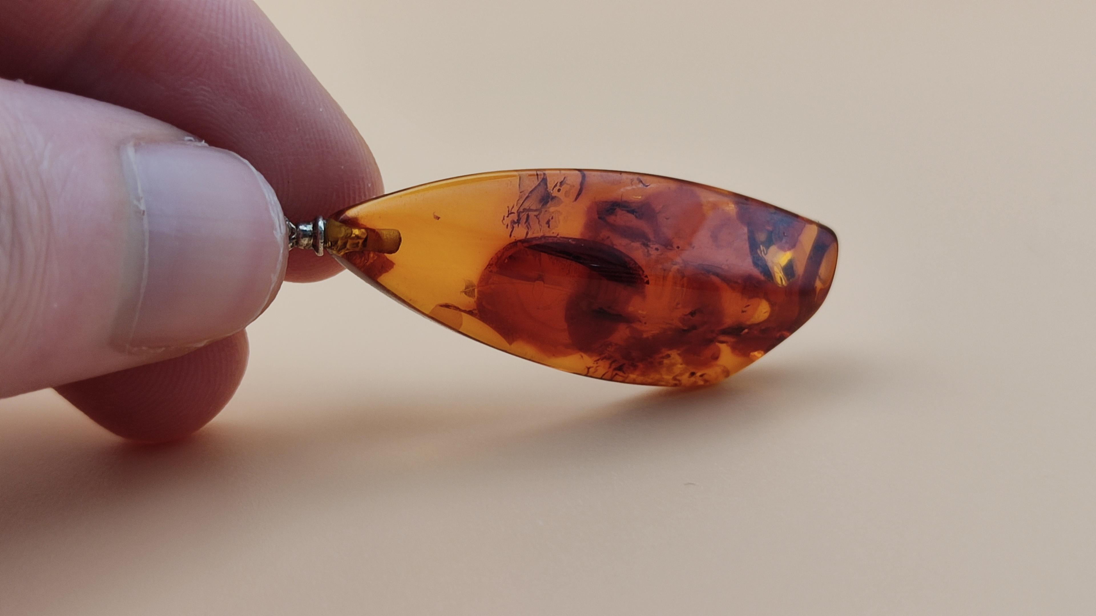 Wisiorek z prawdziwego bursztynu bałtyckiego – srebro próby 925 (3,22 g) view 3