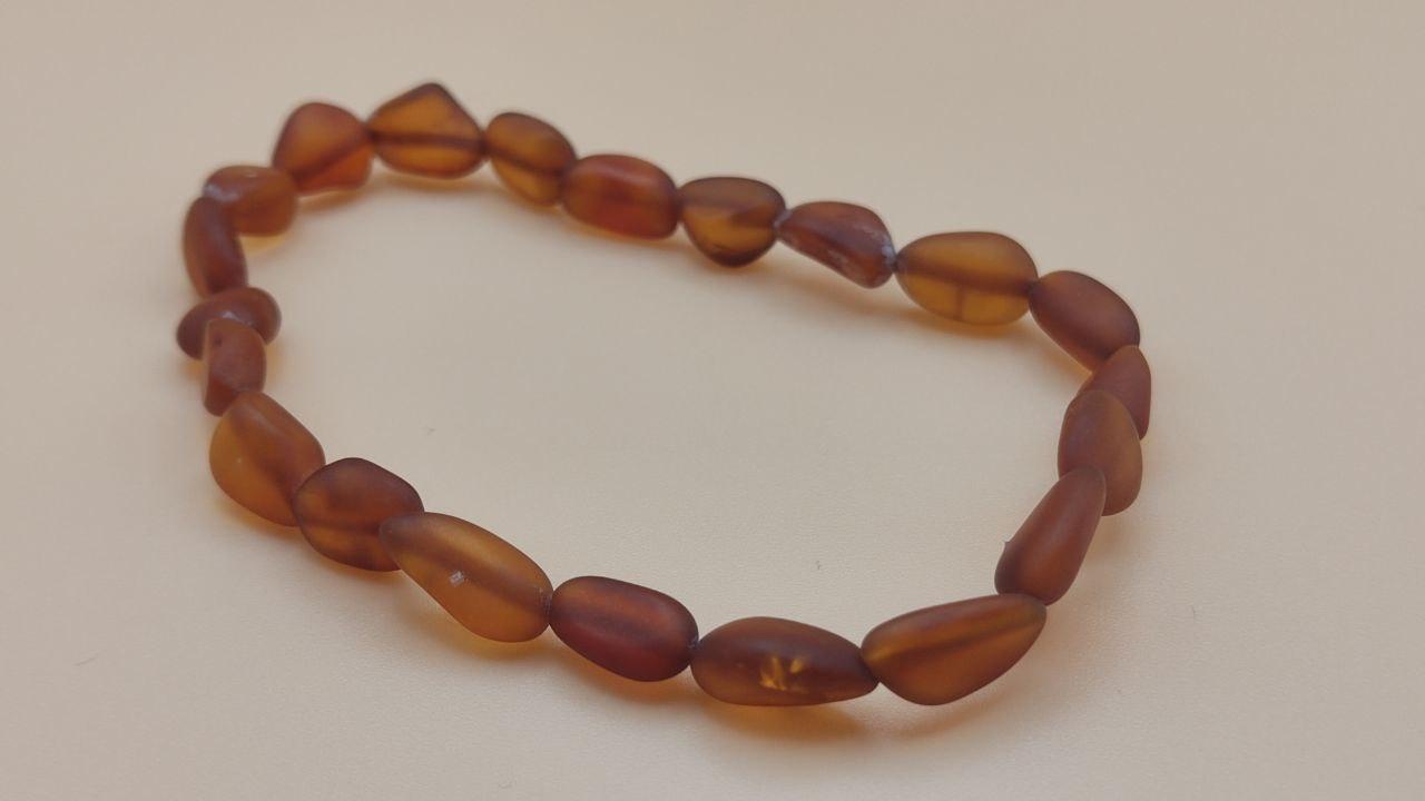 Bransoletka z brązowawego bursztynu bałtyckiego