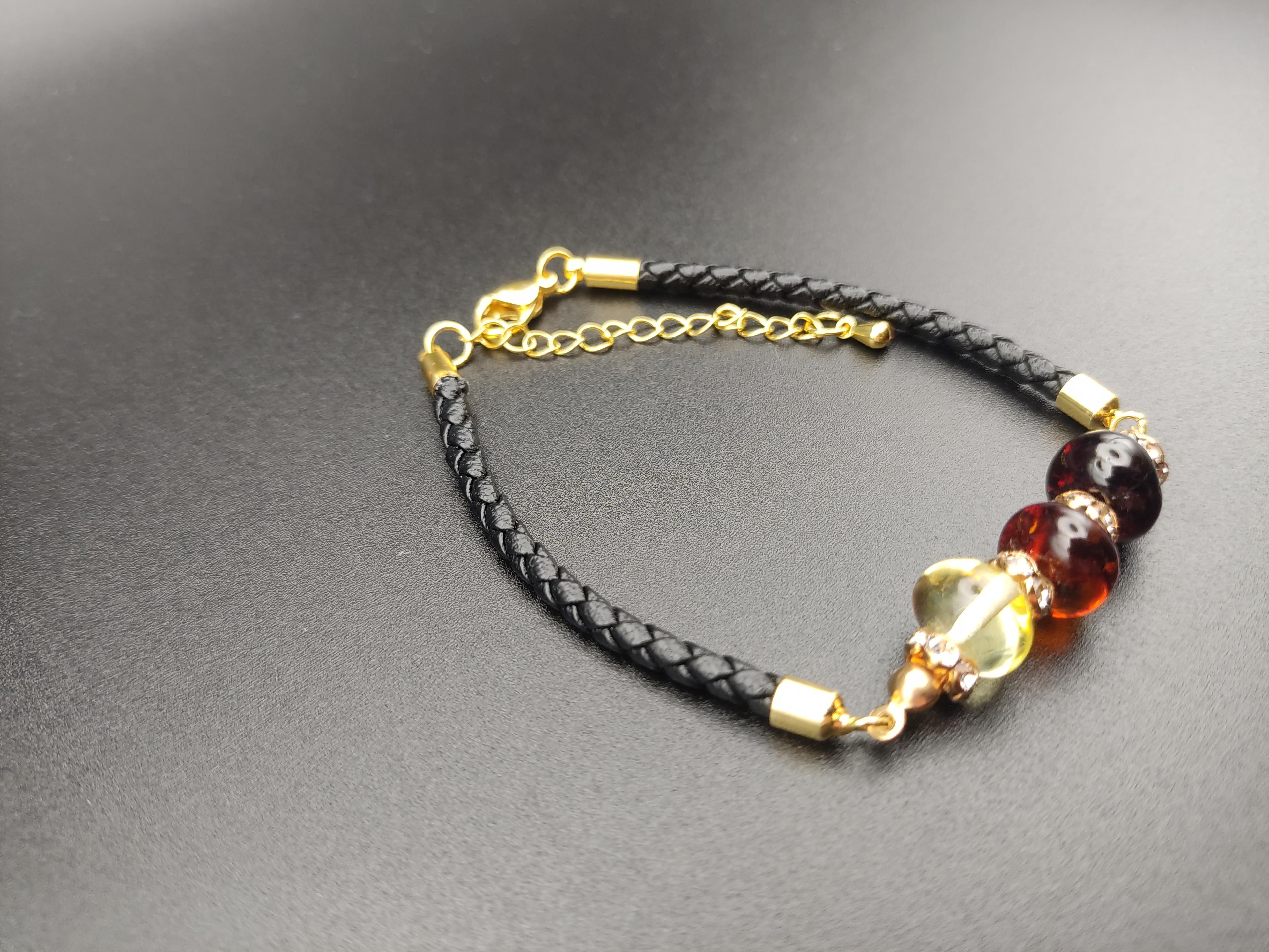 Elegancka, regulowana bransoletka z trójkolorowego bursztynu