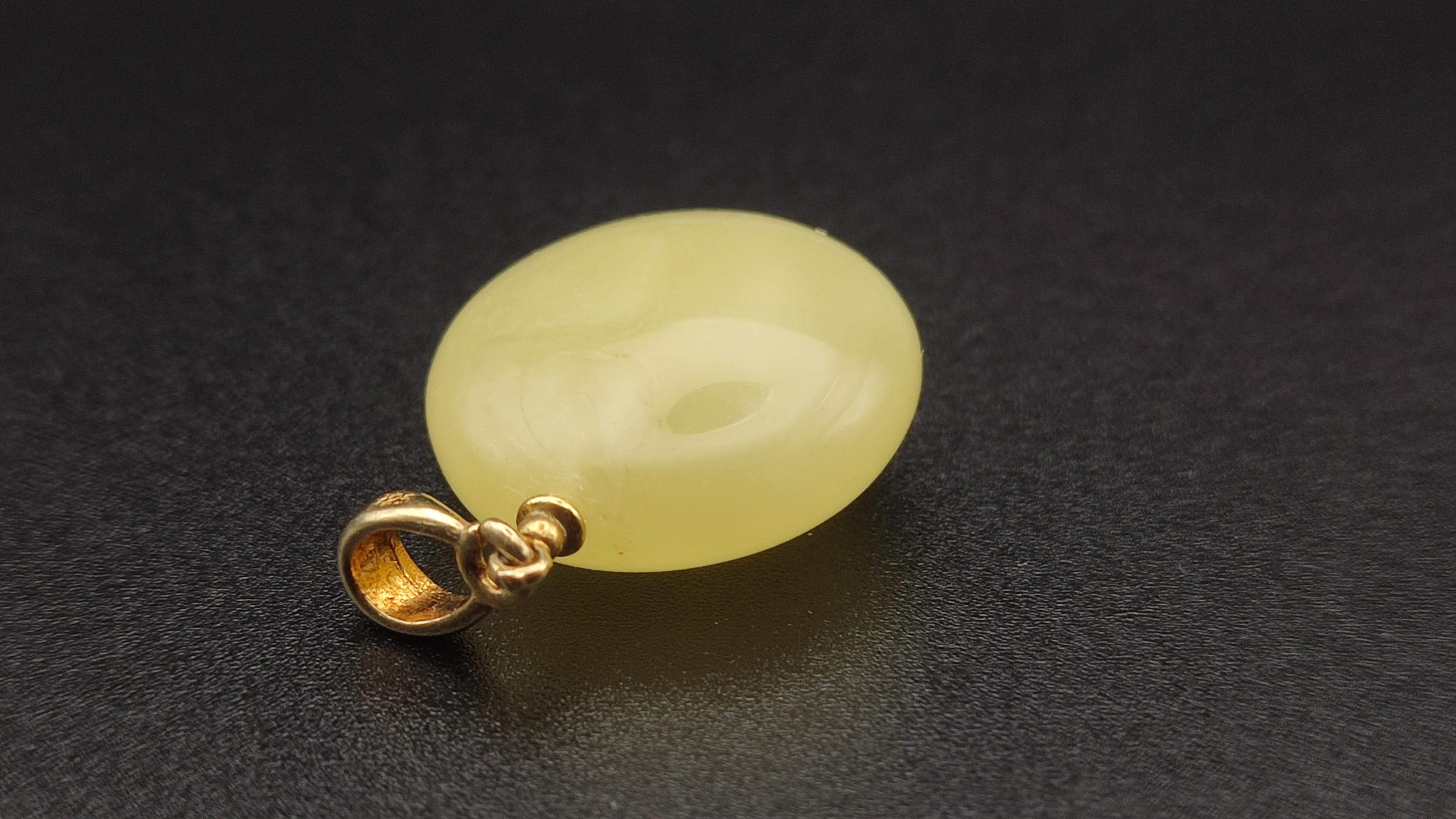 Wisior z królewskiego bursztynu bałtyckiego