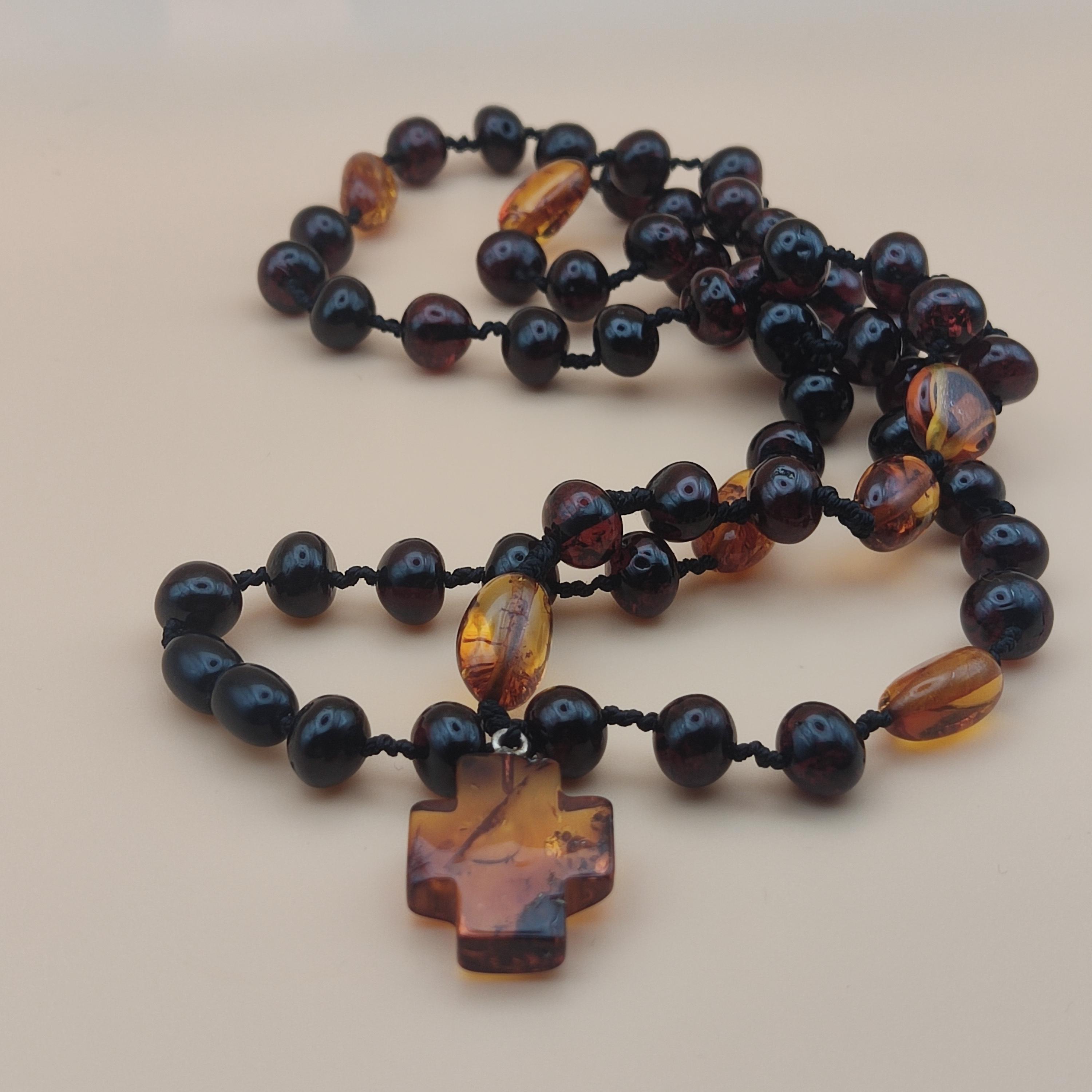 Chrześcijański różaniec bursztynowy